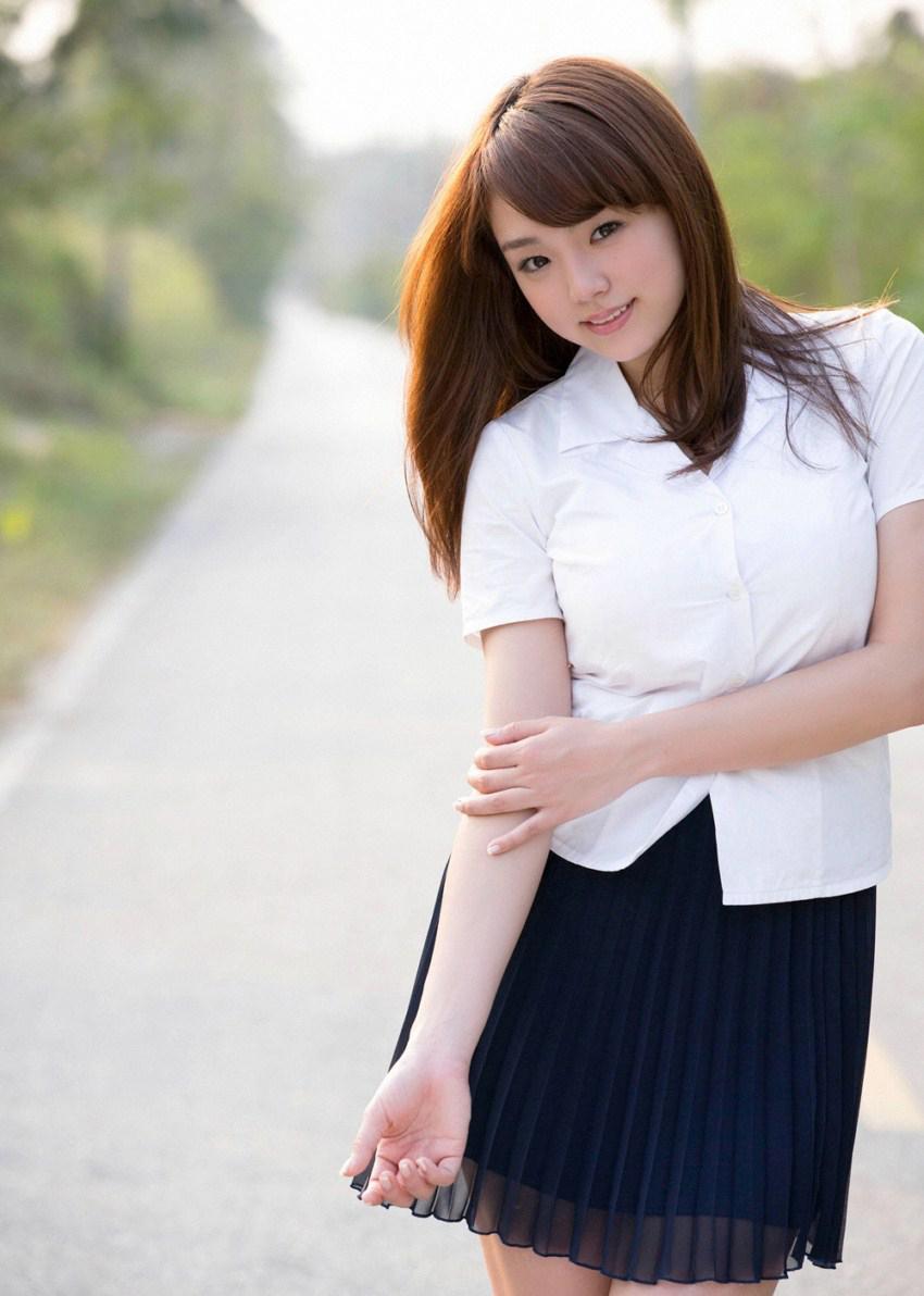 丰满制服美女篠崎愛图片壁纸