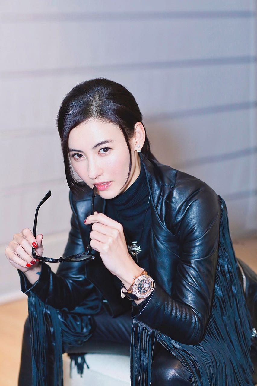 回眸一笑!张柏芝飘逸似仙女美艳撩人心