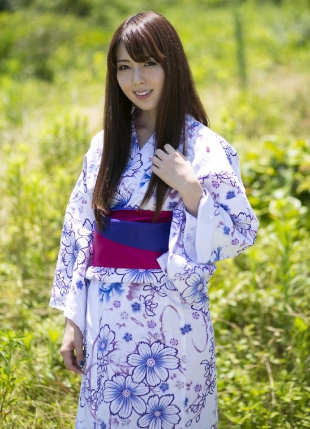 日本女优波多野结衣唯美和服大胆艺术照图片写真