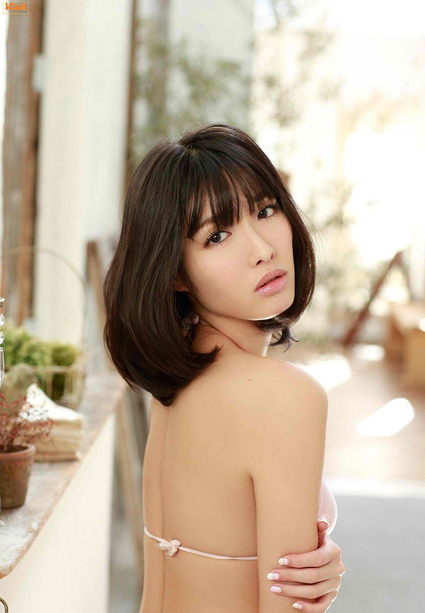 清新美女背影图片日本美女艺术照今野杏南爆乳来袭引人眼球