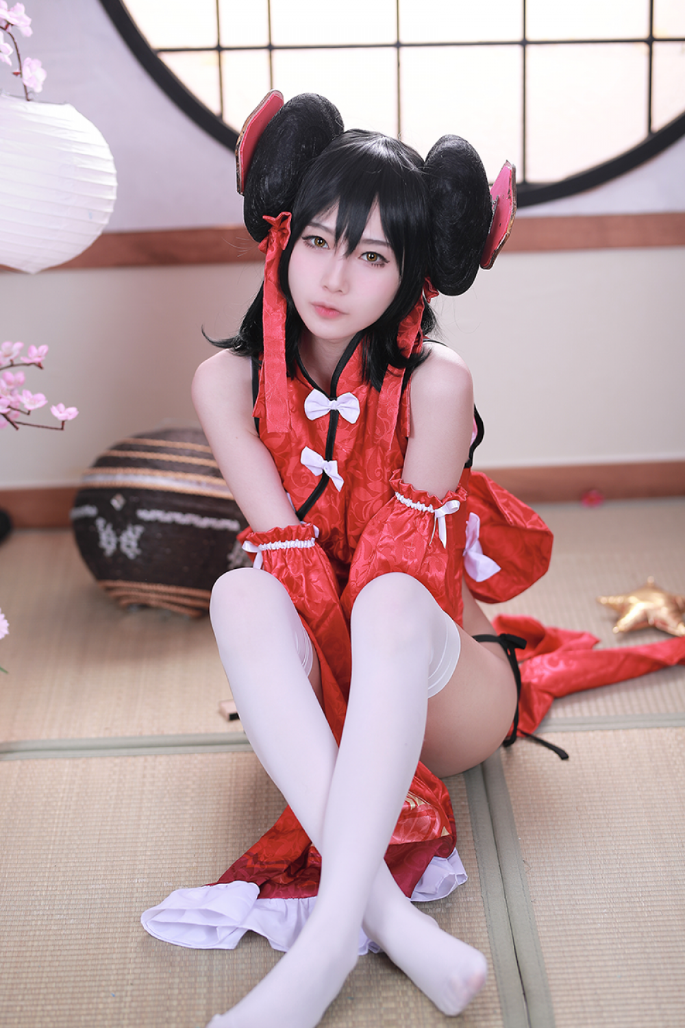 《少女前线》97式性感白丝美腿美女Cosplay