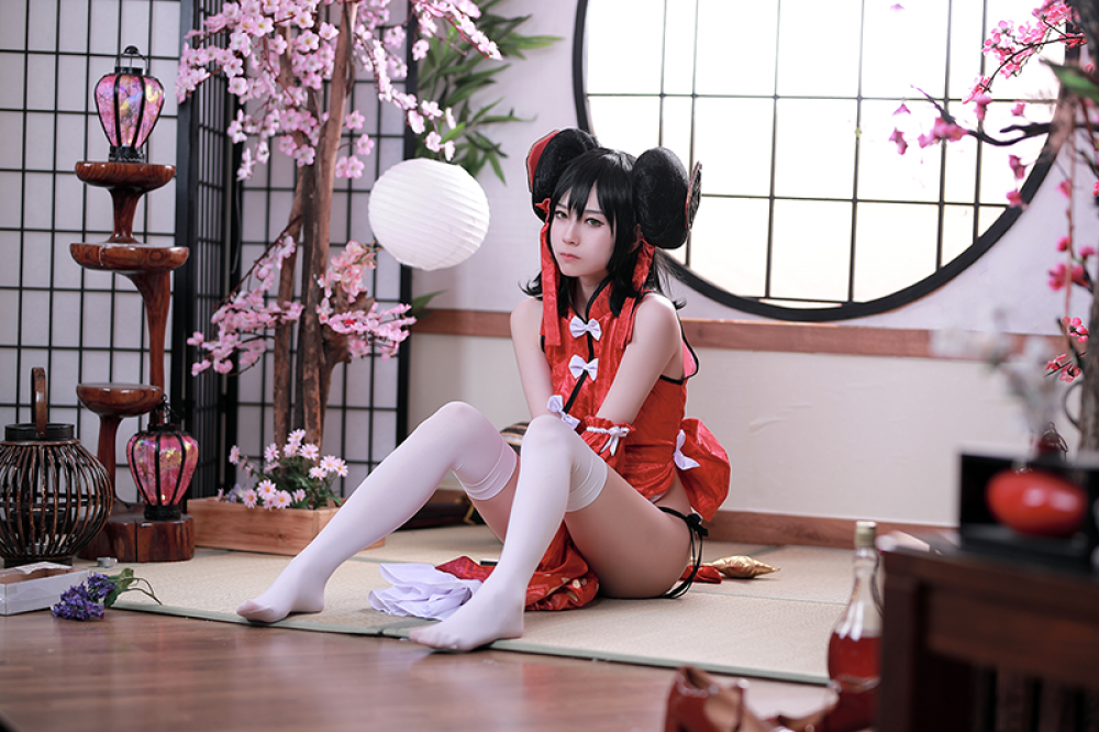 《少女前线》97式性感白丝美腿美女Cosplay