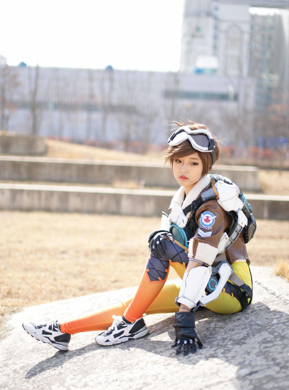 《守望先锋》猎空紧身裤美女高还原度Cosplay