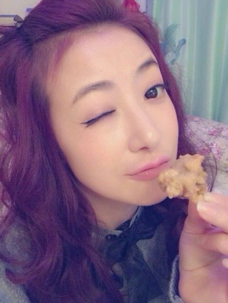 大眼睛美女陈紫函卖萌自拍照