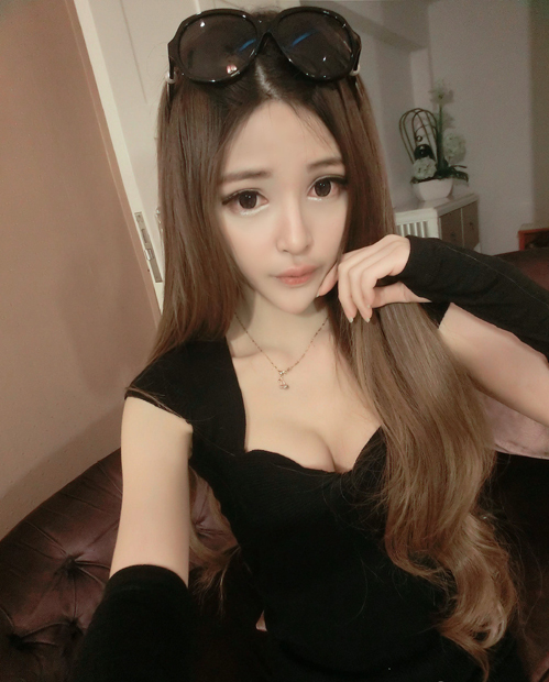 网络红人王嘉韵性感私房自拍图片