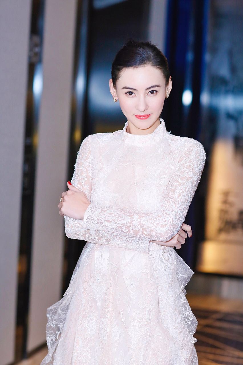 回眸一笑!张柏芝飘逸似仙女美艳撩人心