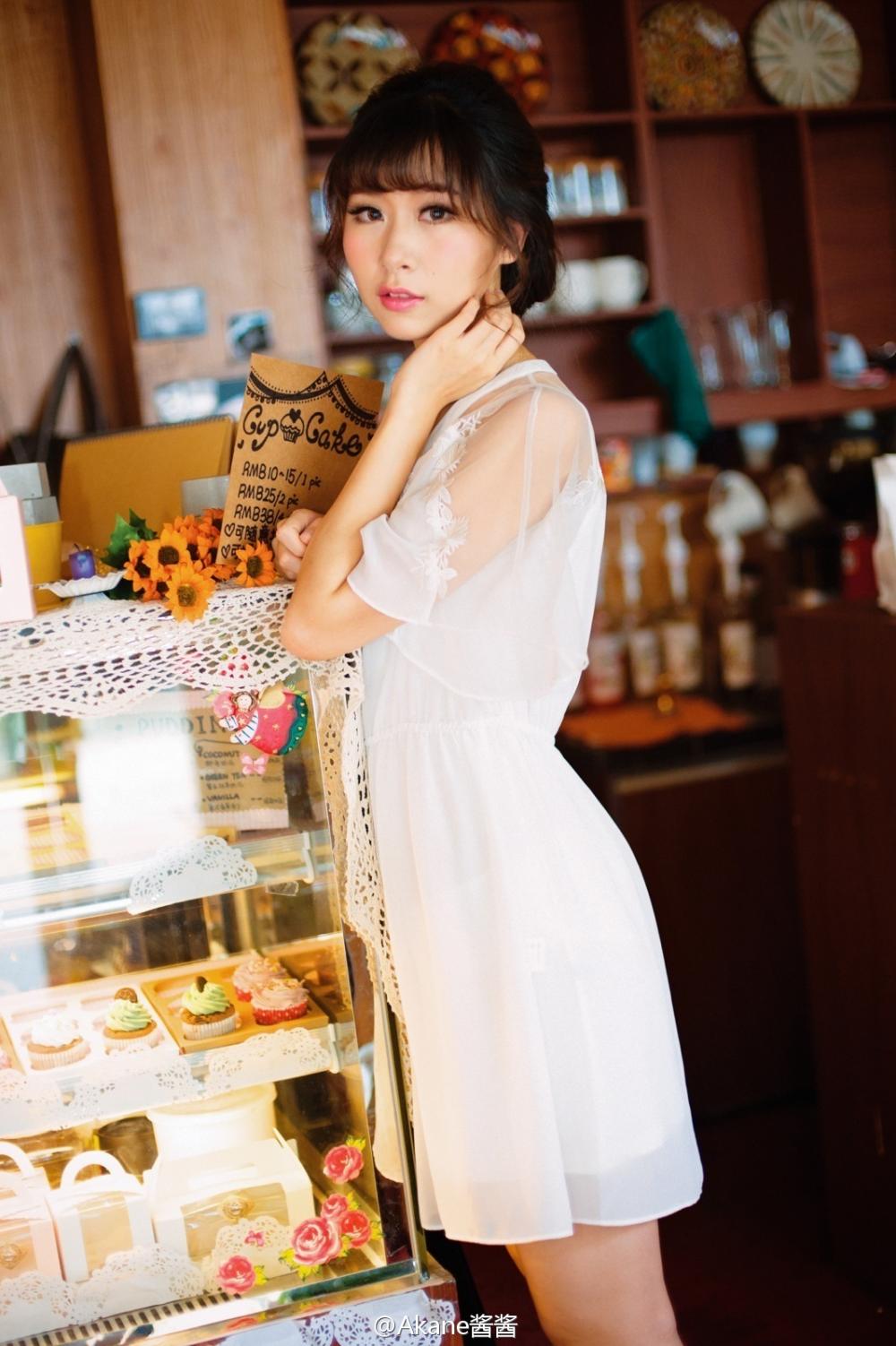 90美女身上不穿