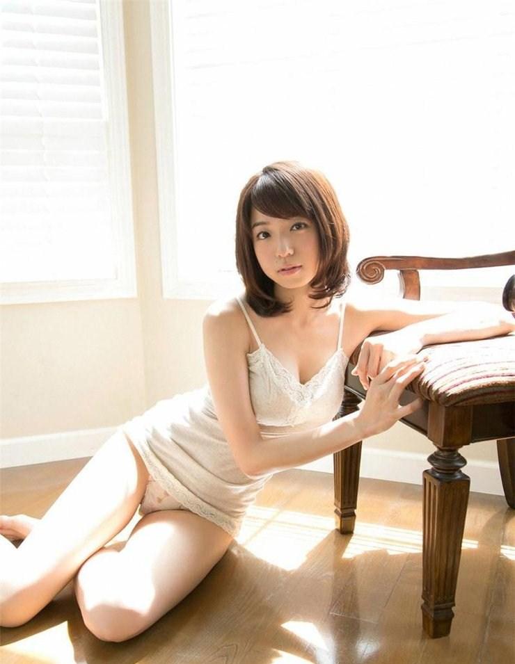 中村静香少女吊带内衣柔美清新生活照