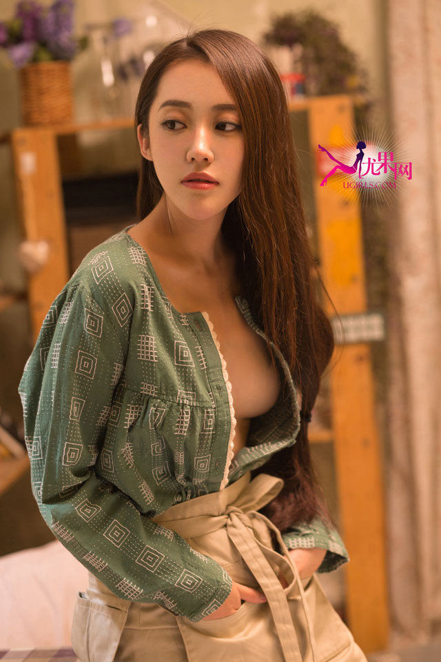 素颜美女张冬美艳私房 袒胸露乳鼻血诱惑