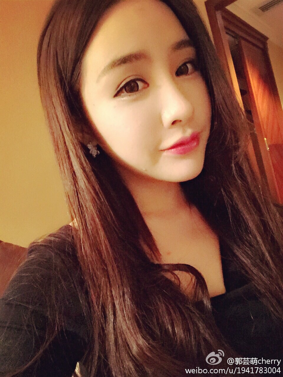 街美女尴尬紧身裤