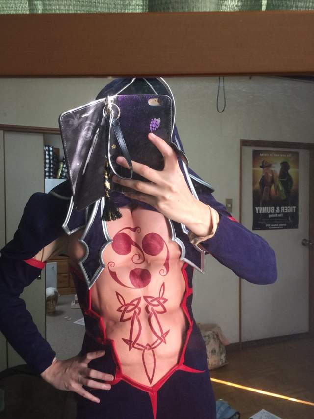 Cosplay神技能｜《用Nubra变成肌肉》隐形内衣竟然可以这么用