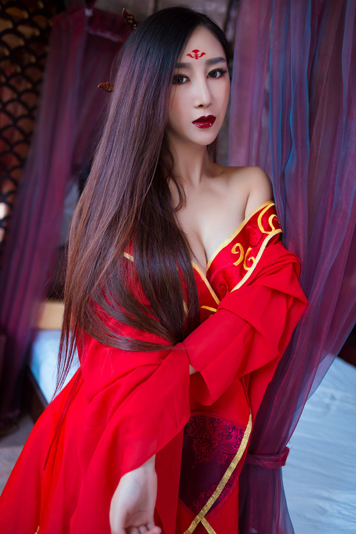 现代东方不败邹晶晶另类性感艺术摄影写真