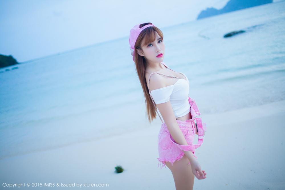 美女LalaBaby啦啦抹胸热裤户外写真