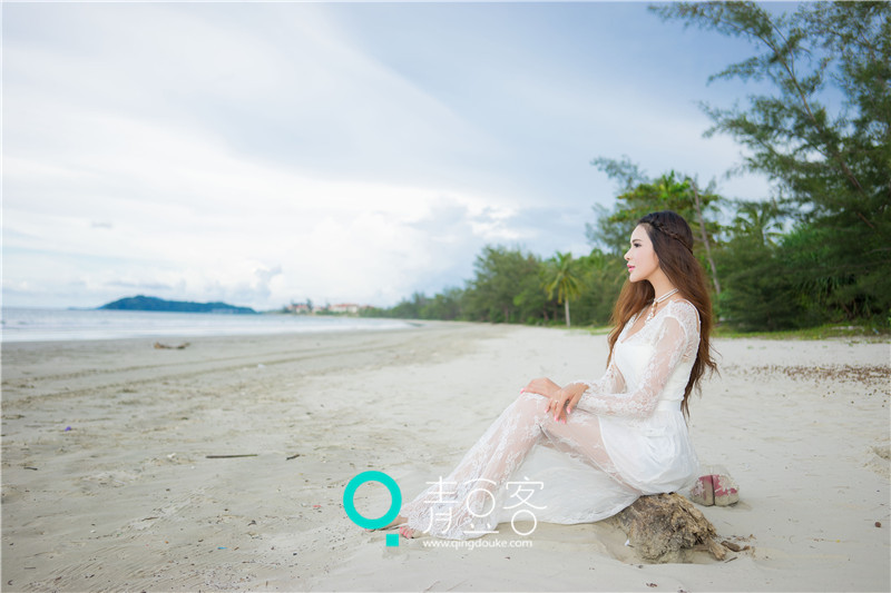 穿白裙子的美女图片美模宛恩纯美白裙写真天使的面庞魔鬼的身材