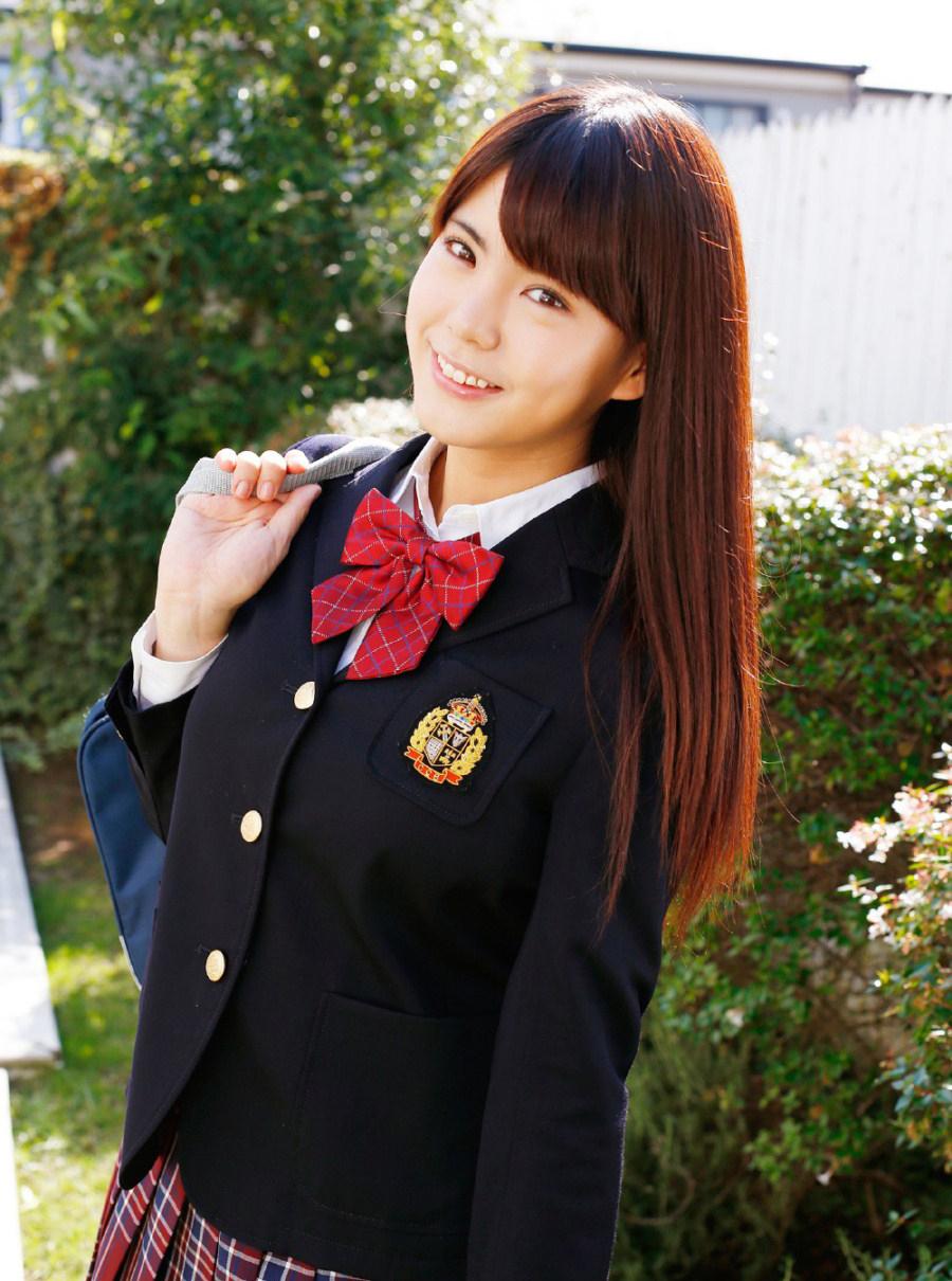 中原未來制服爆乳美眉水手服好赞