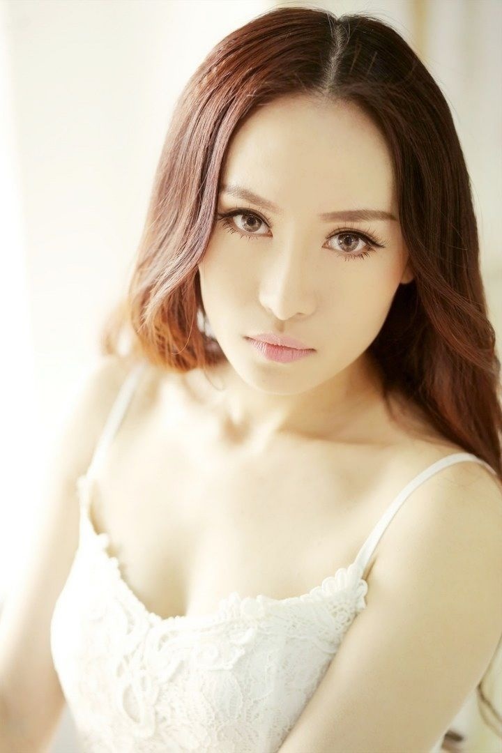 高清性感黑色长筒丝袜美女手机图片