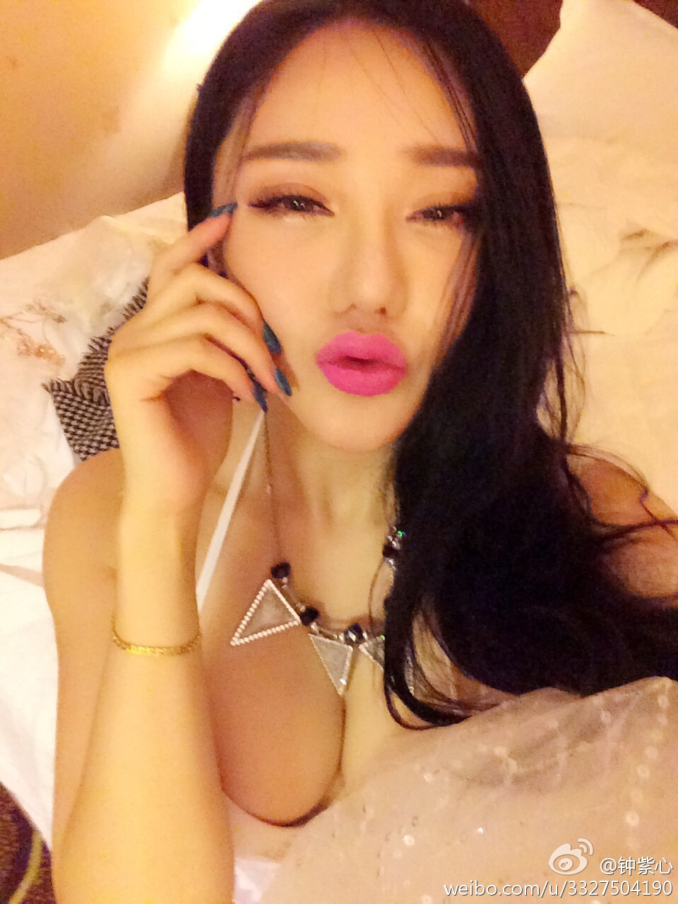 丝网袜紧身裙美女