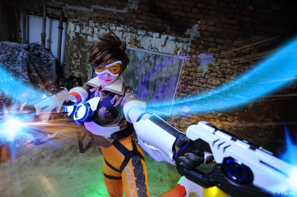 《守望先锋》猎空美腿紧身裤美女Cosplay