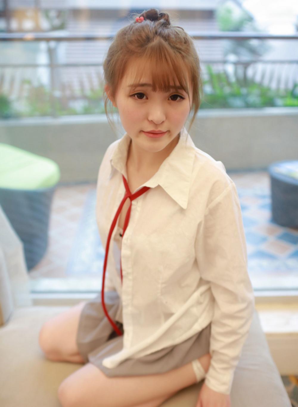 养眼美女伊小七MoMo学生装诱惑写真