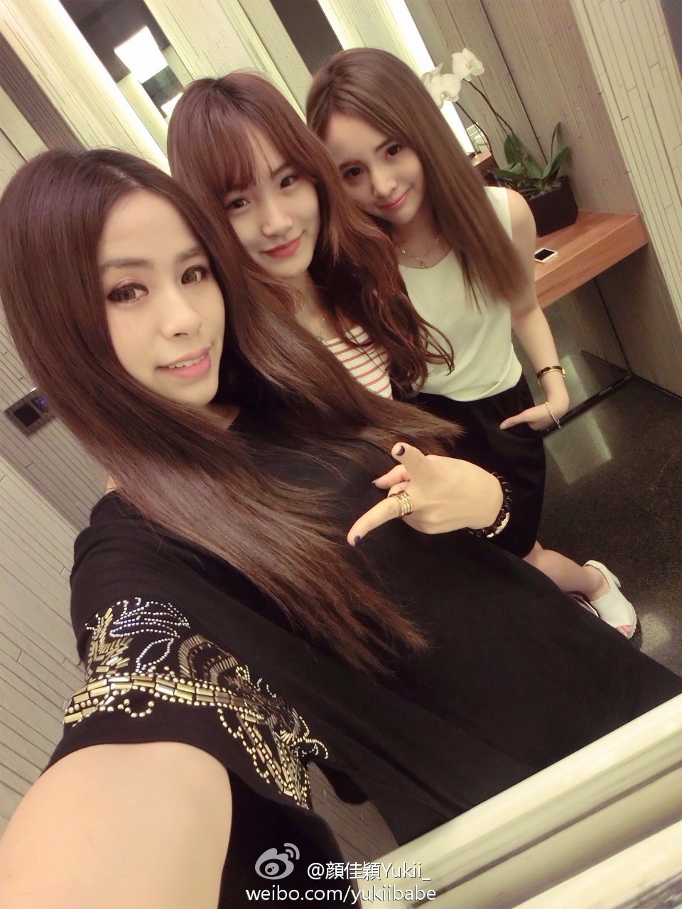 超高度近视眼镜美女照