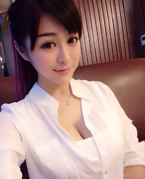 龚叶轩晒爆乳超性感诱人