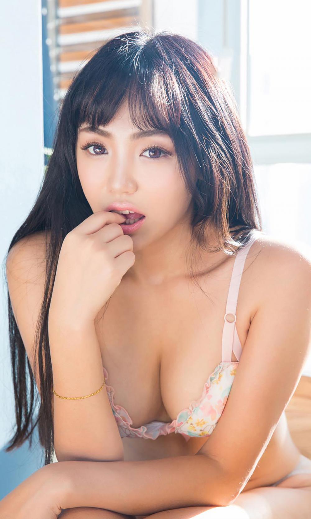 俏皮美女猫猫比基尼爆乳写真