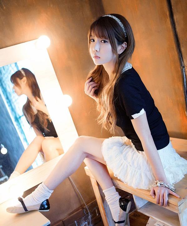 丝交韩国丝袜美女许允美唯美写真