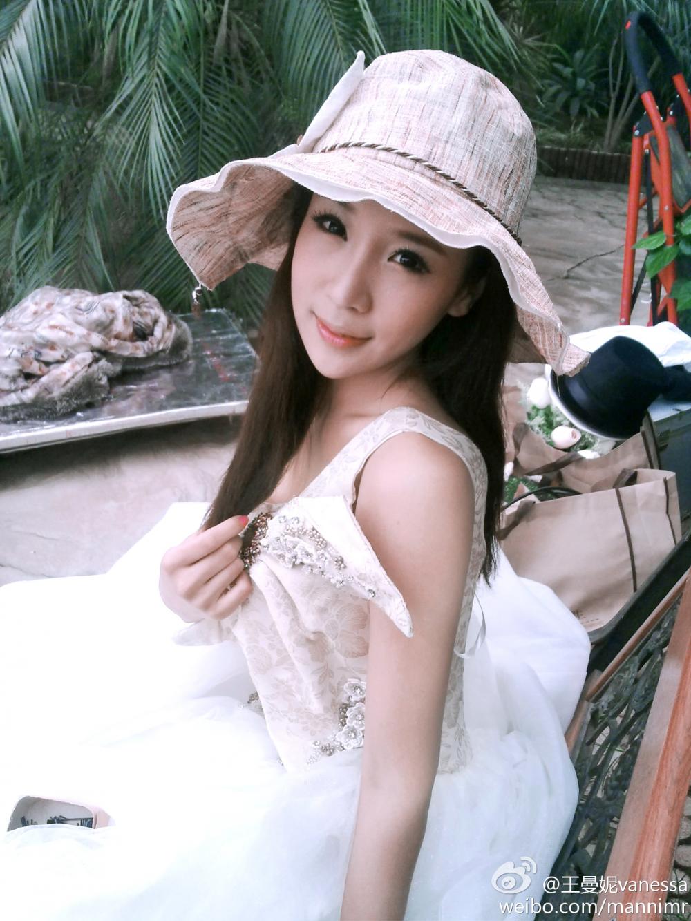 干20岁清纯小美女