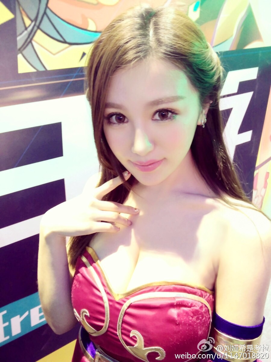18落体性感美女