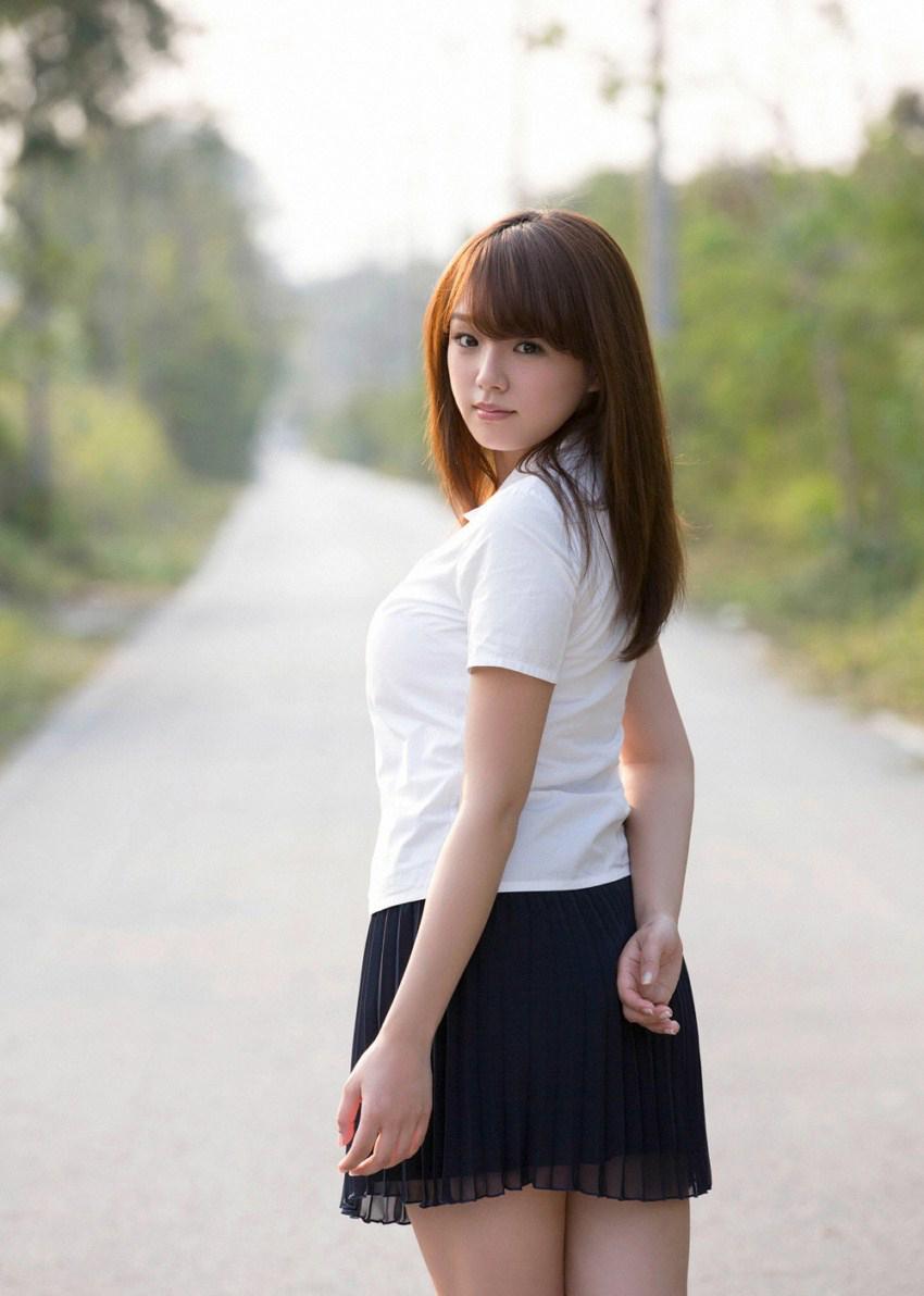 丰满制服美女篠崎愛图片壁纸
