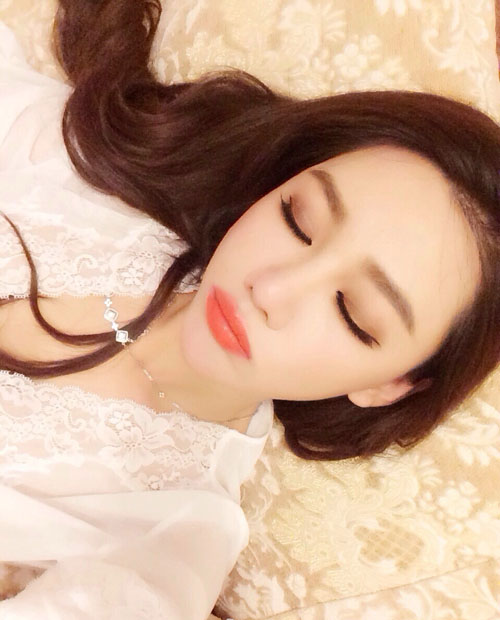 性感美女金美辛美艳自拍图片