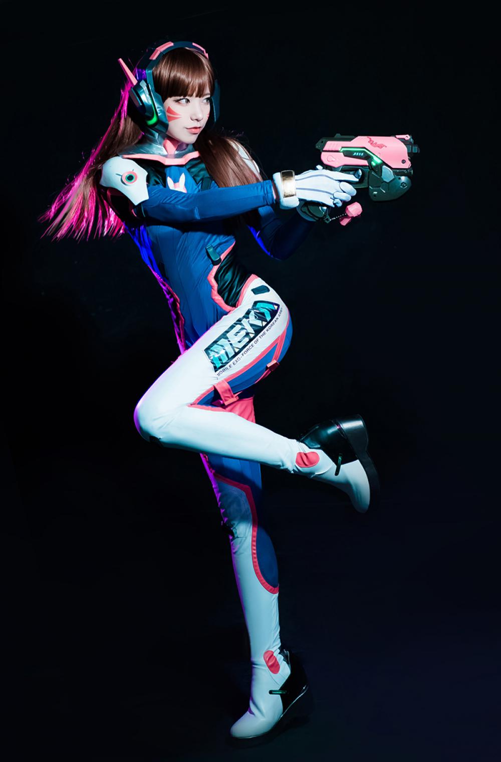 《守望先锋》D.Va紧身衣美女高还原Cosplay