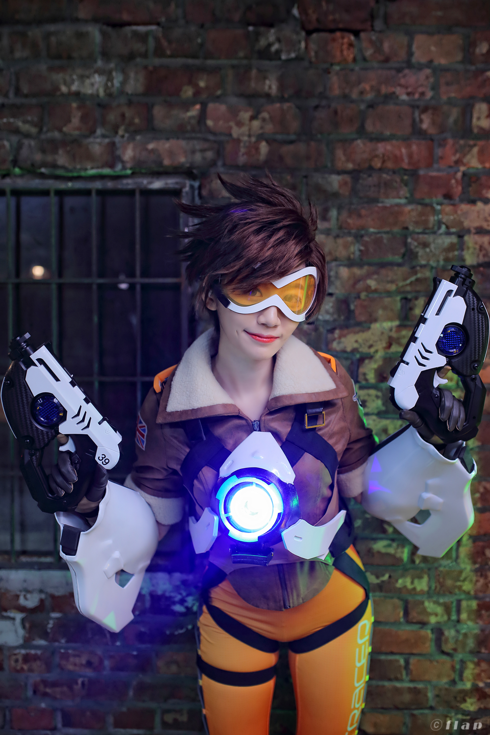 《守望先锋》猎空美腿紧身裤美女Cosplay