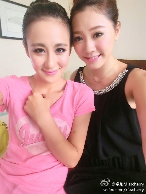 90后美女街照