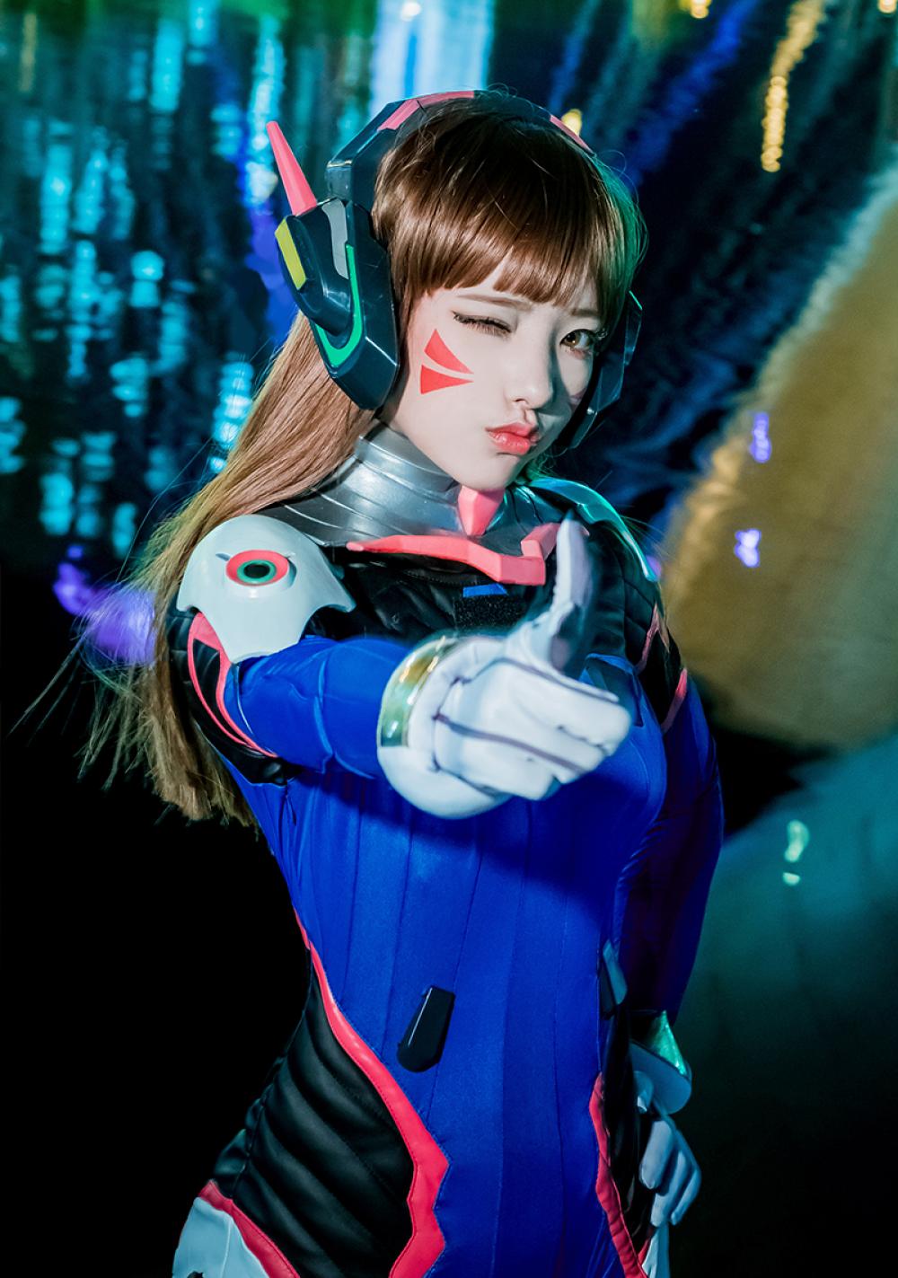 《守望先锋》D.Va紧身衣美女高还原Cosplay