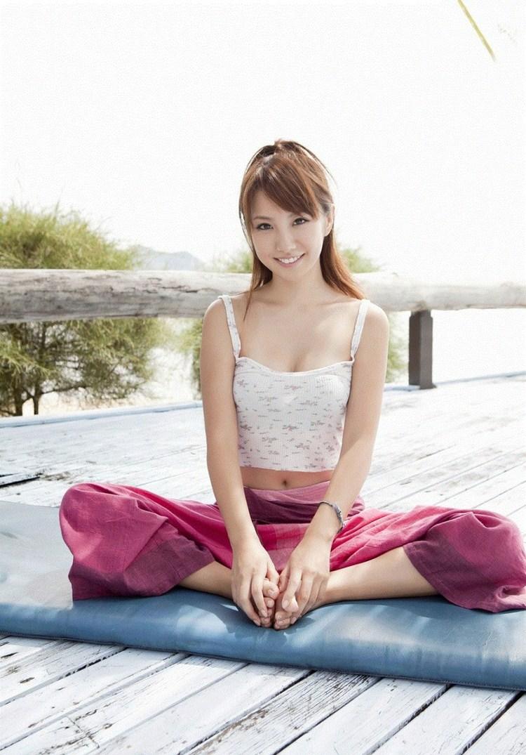 av女优山本梓性感写真 大胸长腿细腰美女图片