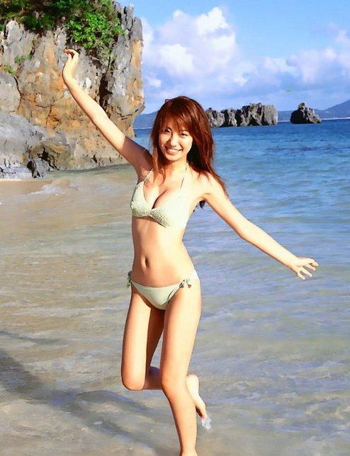 日本嫩模山本梓俏皮内衣写真 湿身诱惑