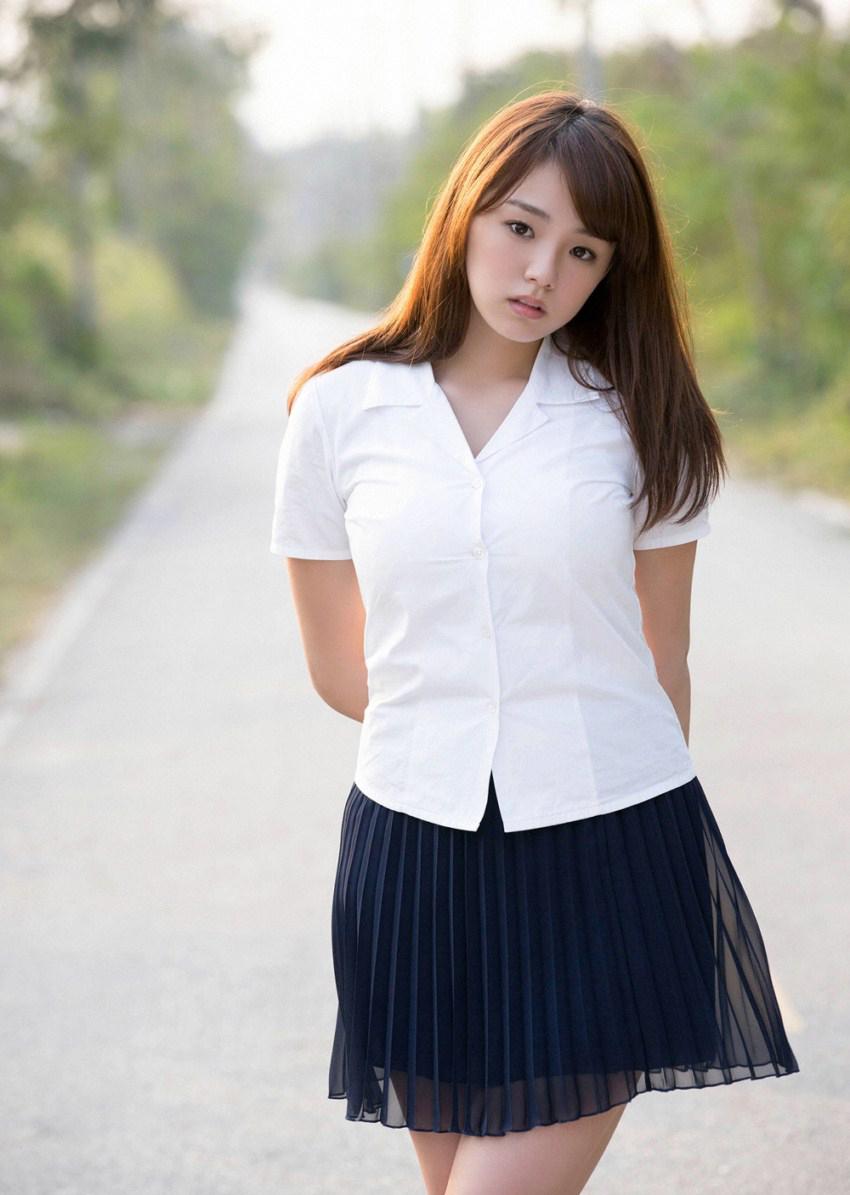 丰满制服美女篠崎愛图片壁纸