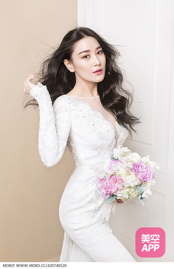 气质美女张馨予唯美婚纱大片曝光 演绎温婉梦幻新娘