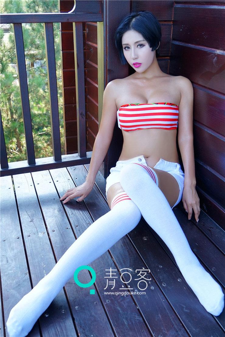 娜依灵儿户外写真 秀性感腰身诱人美臀