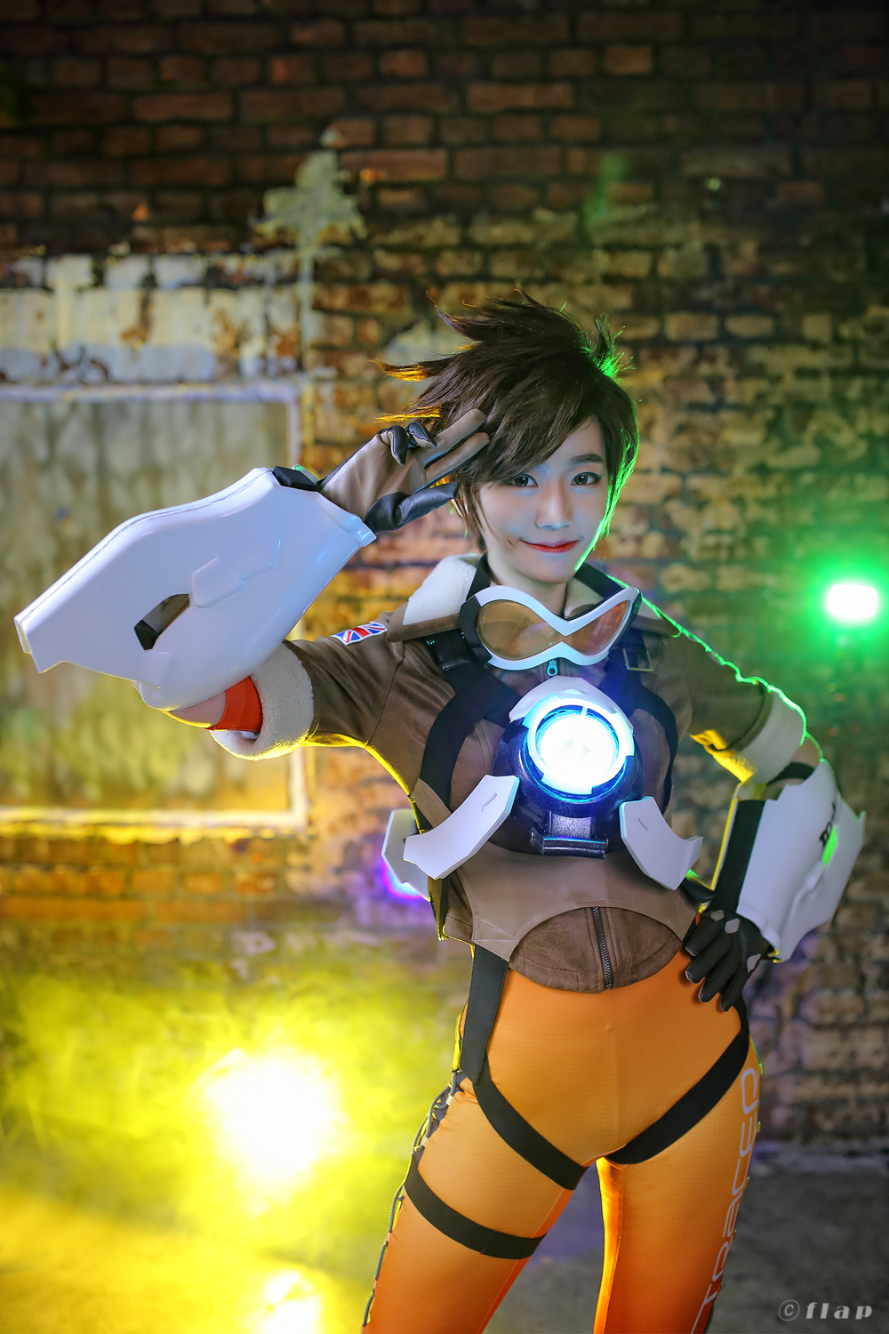 《守望先锋》猎空美腿紧身裤美女Cosplay