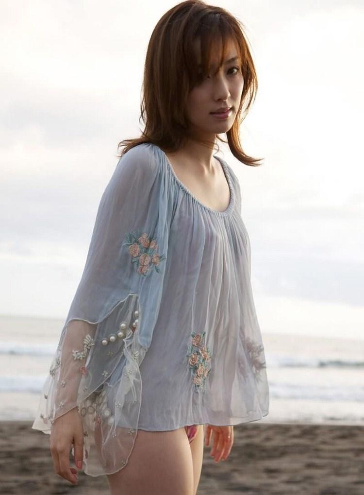 日本美女瀬戸早妃内衣写真图片