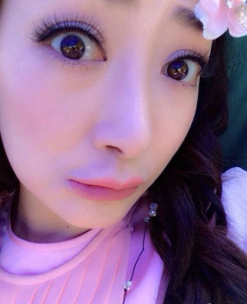 大眼睛美女陈紫函卖萌自拍照