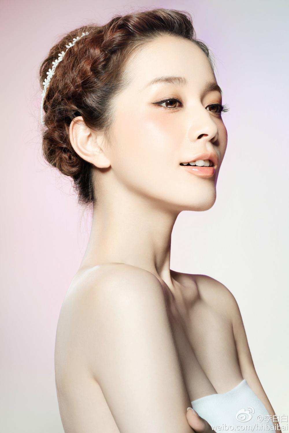 白高跟鞋美女