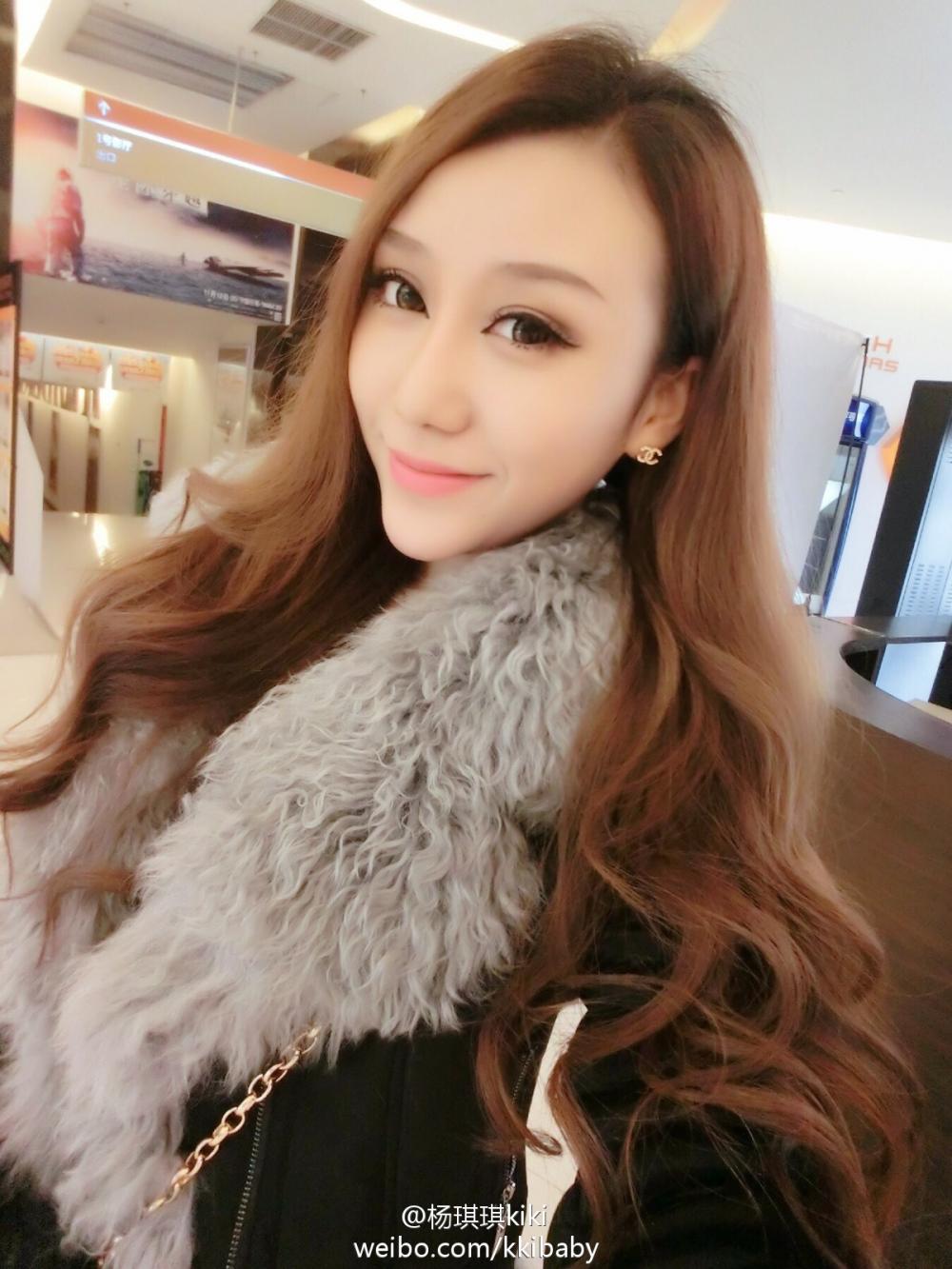 美女安静睡觉