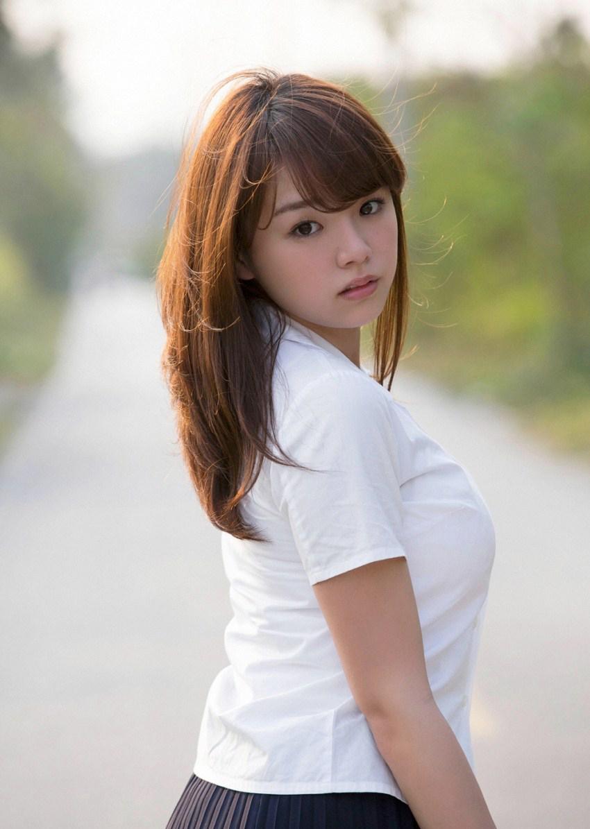 丰满制服美女篠崎愛图片壁纸