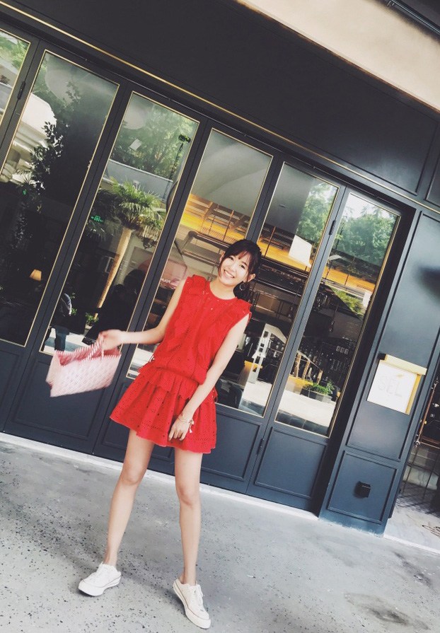 辣妈张子萱产后长腿诱人 少女感十足