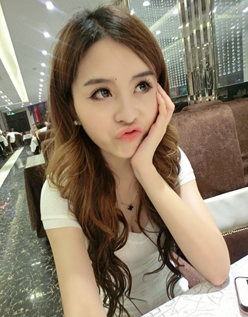 娜美身材妹赵惟依生活照