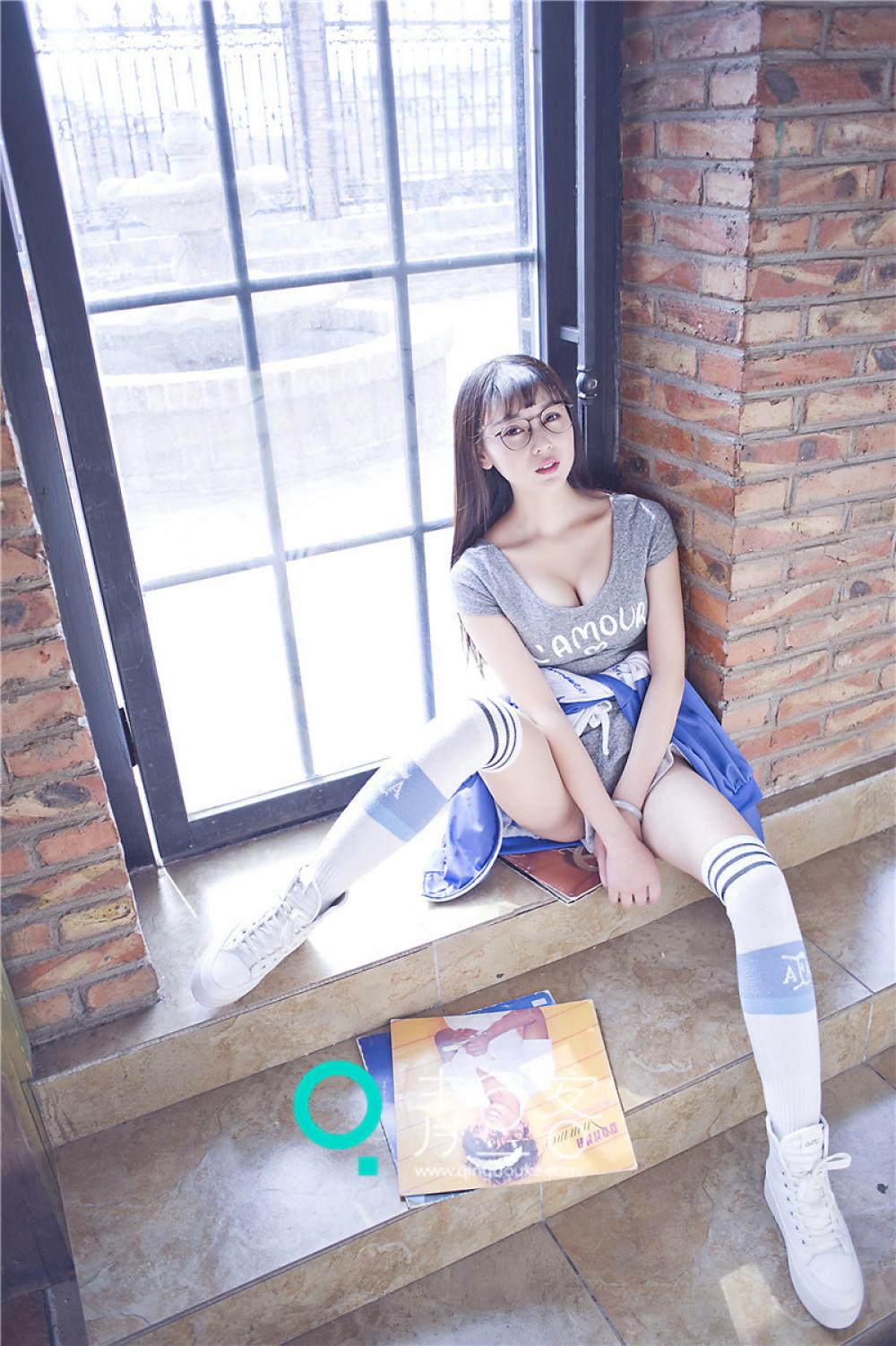 赵小米Kitty水灵灵性感美女丝袜图