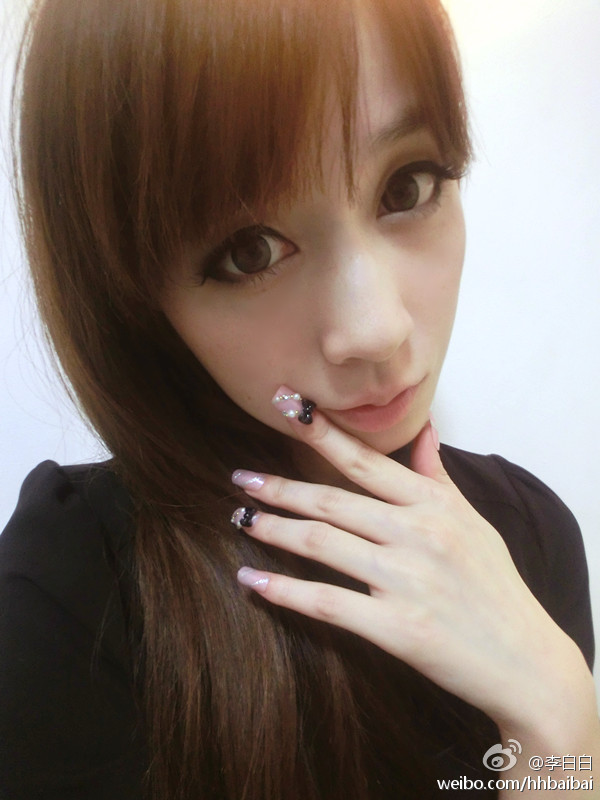 美女被扒衣